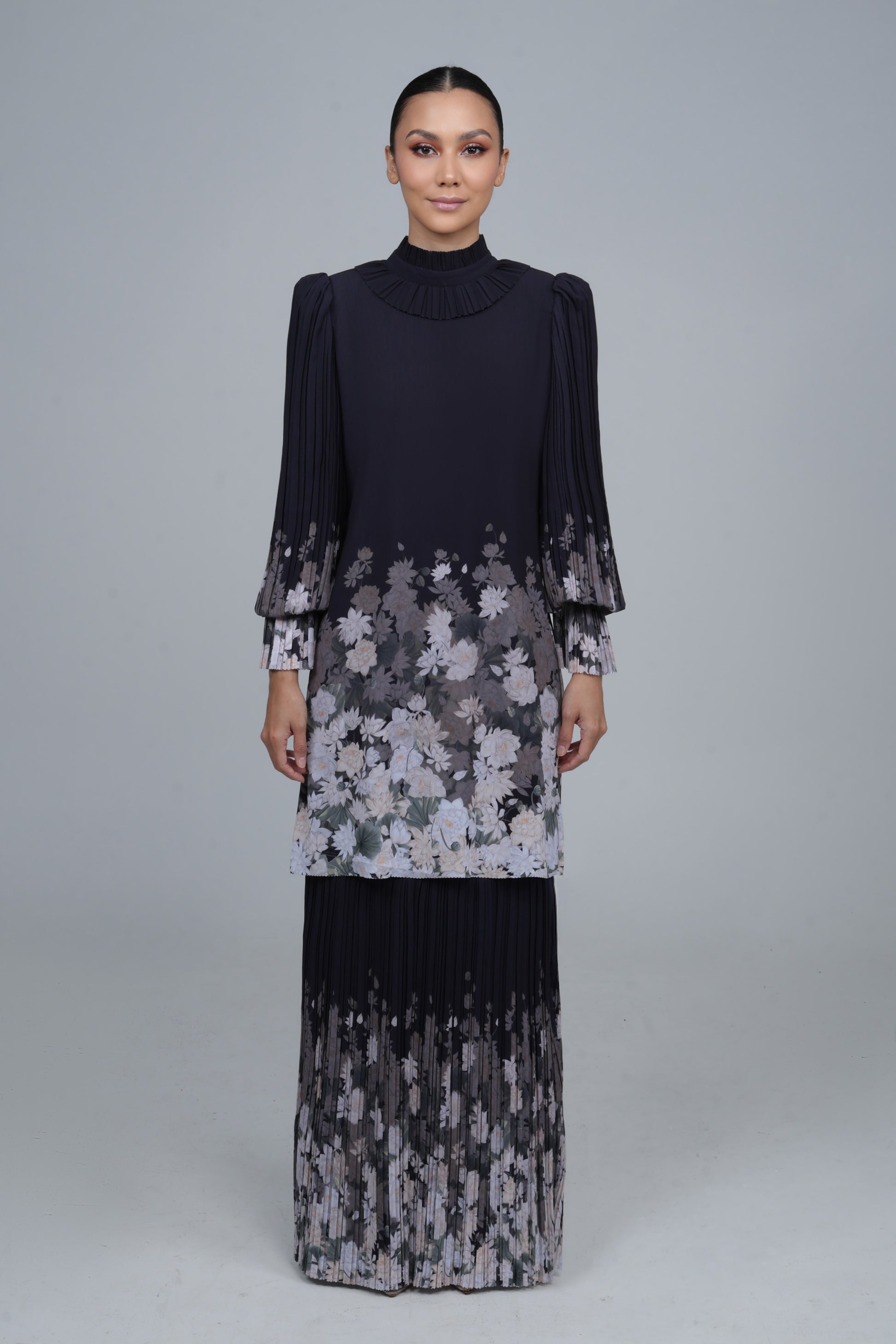 Barrina in Black