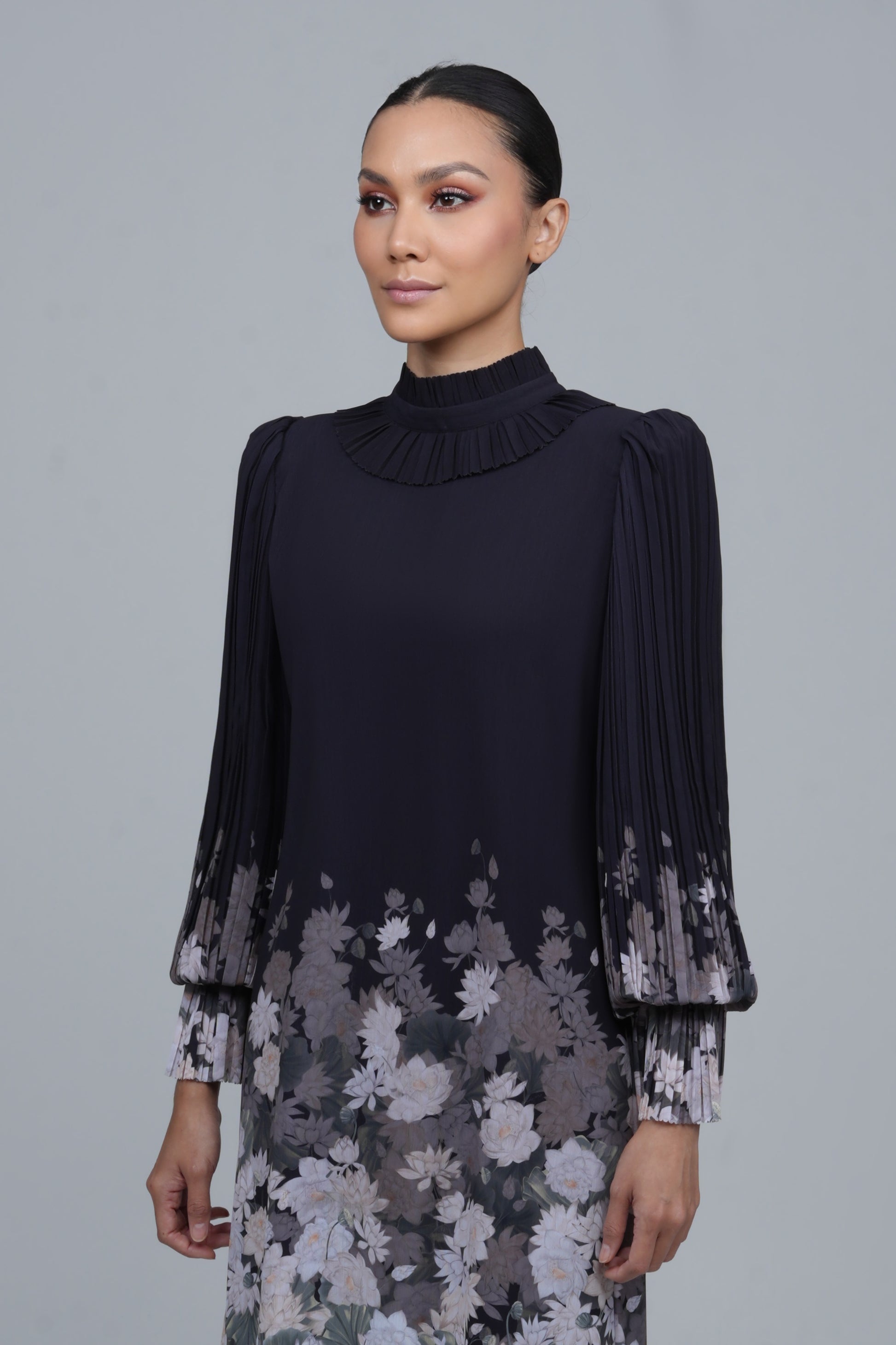Barrina in Black