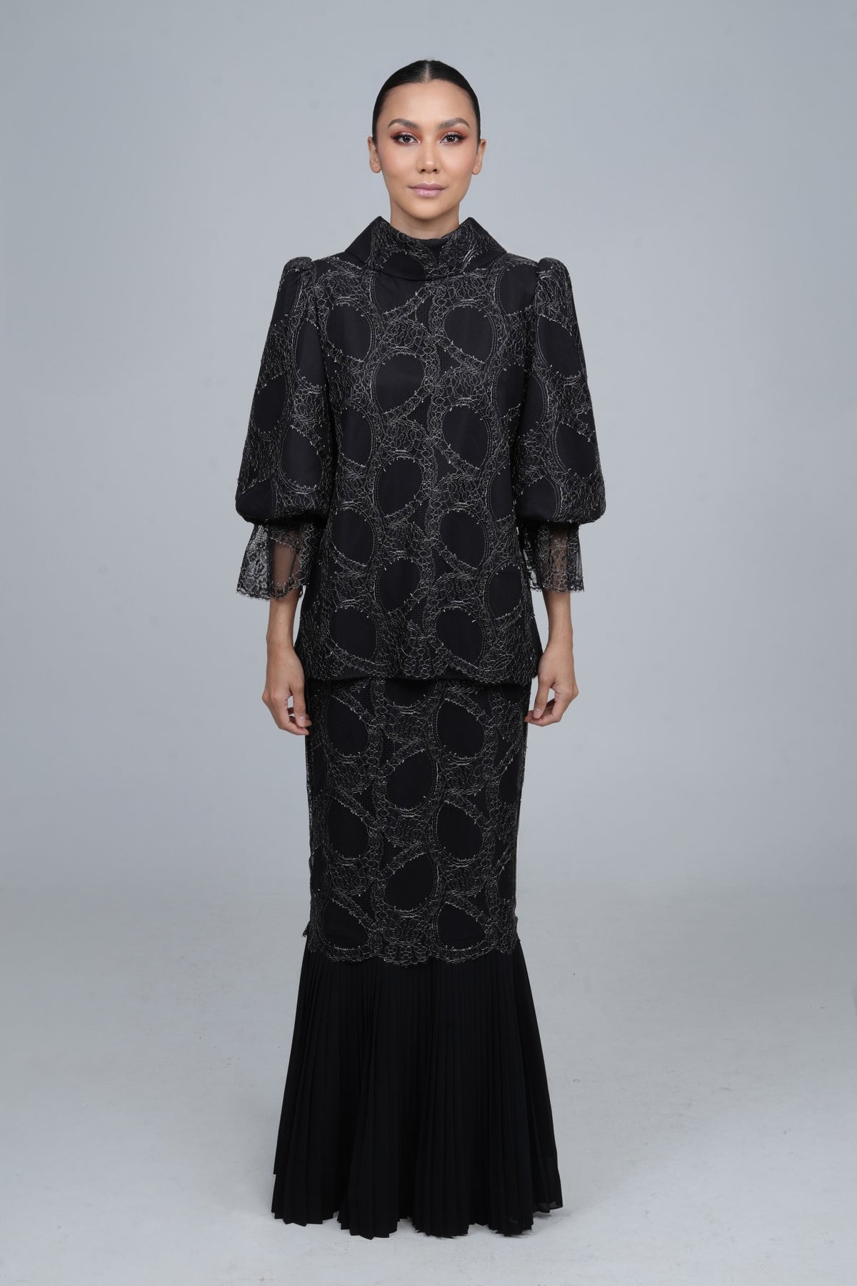 Carrmine in Black