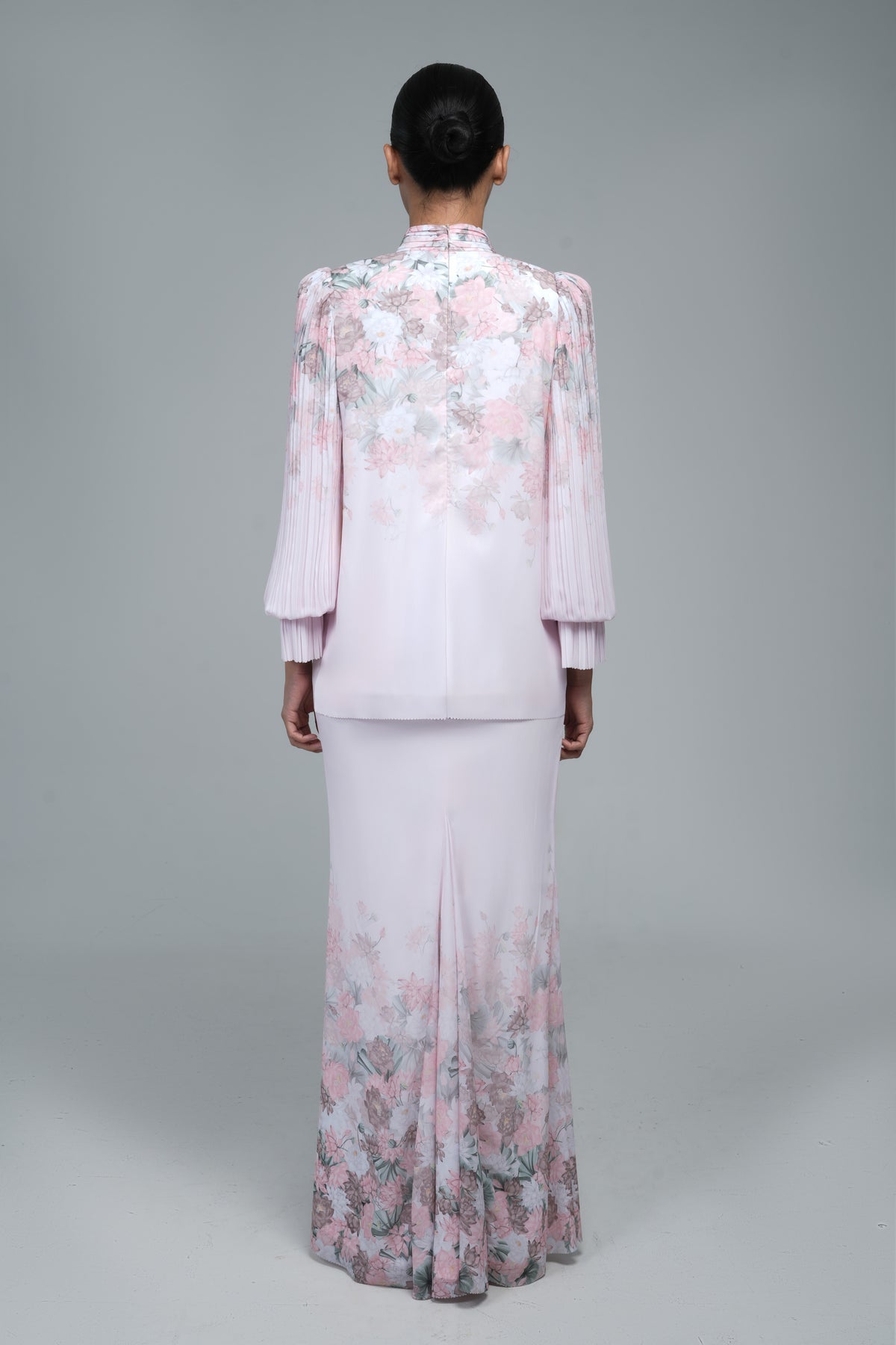 Catrriona in Pale Peach