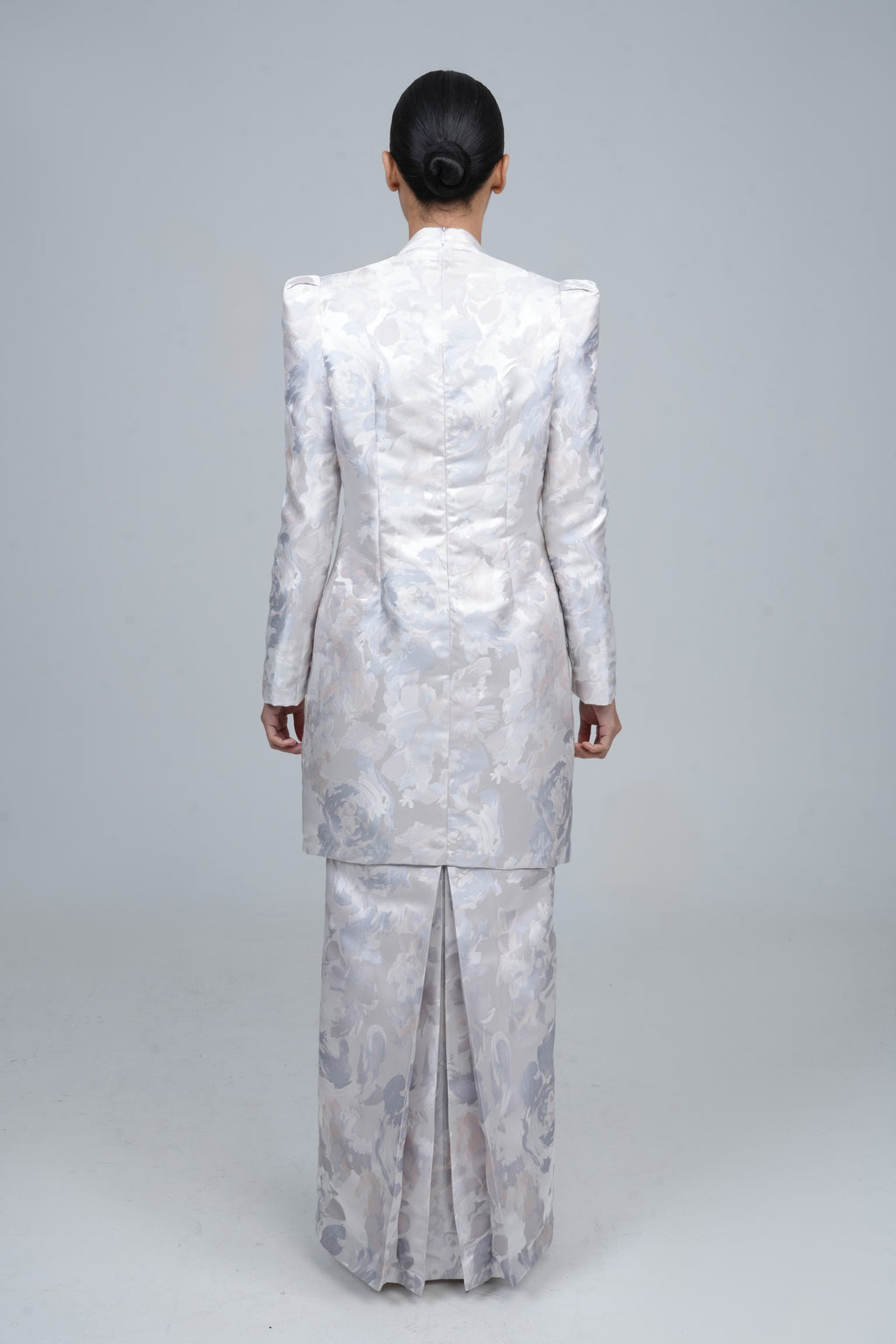 Clarrina in Pearl White