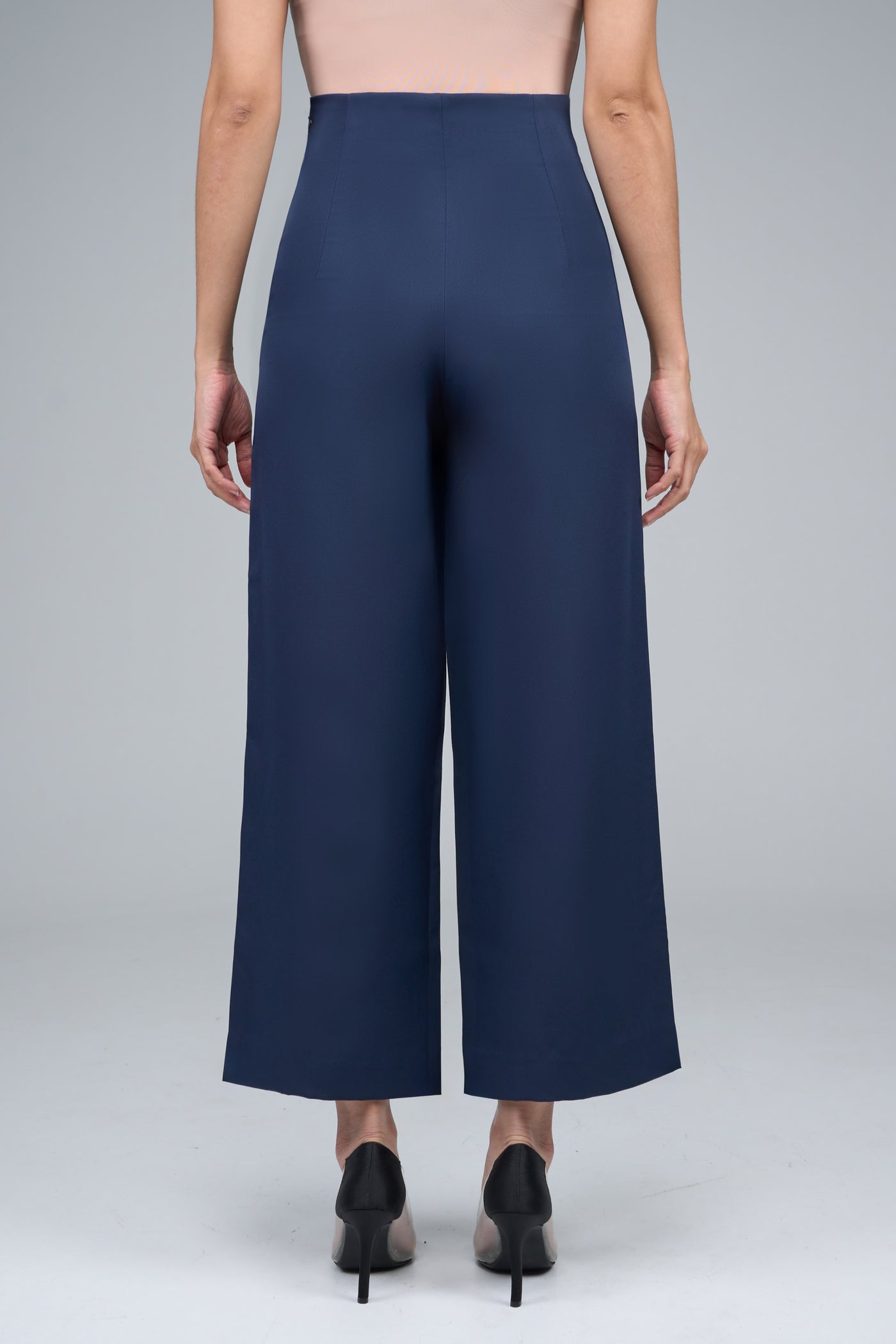 Della Pants in Navy