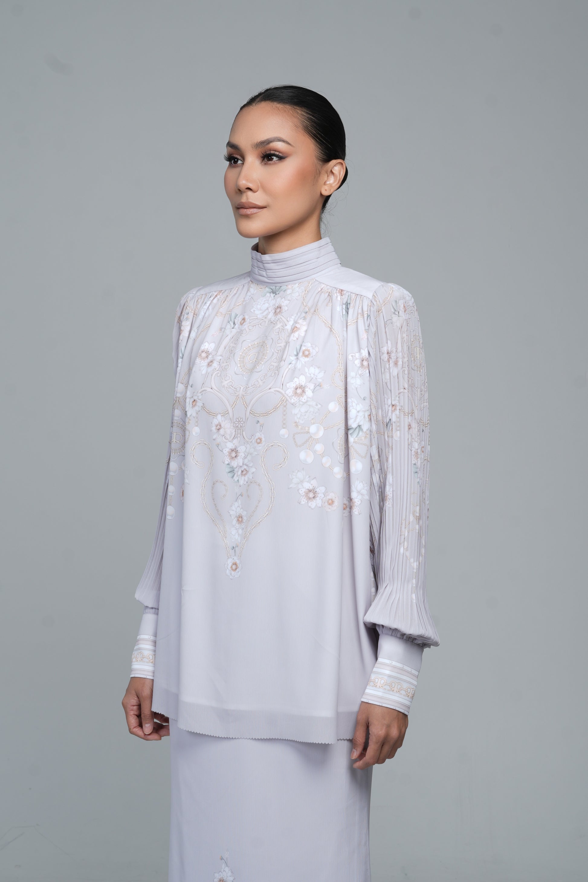 Sierra in Light Grey