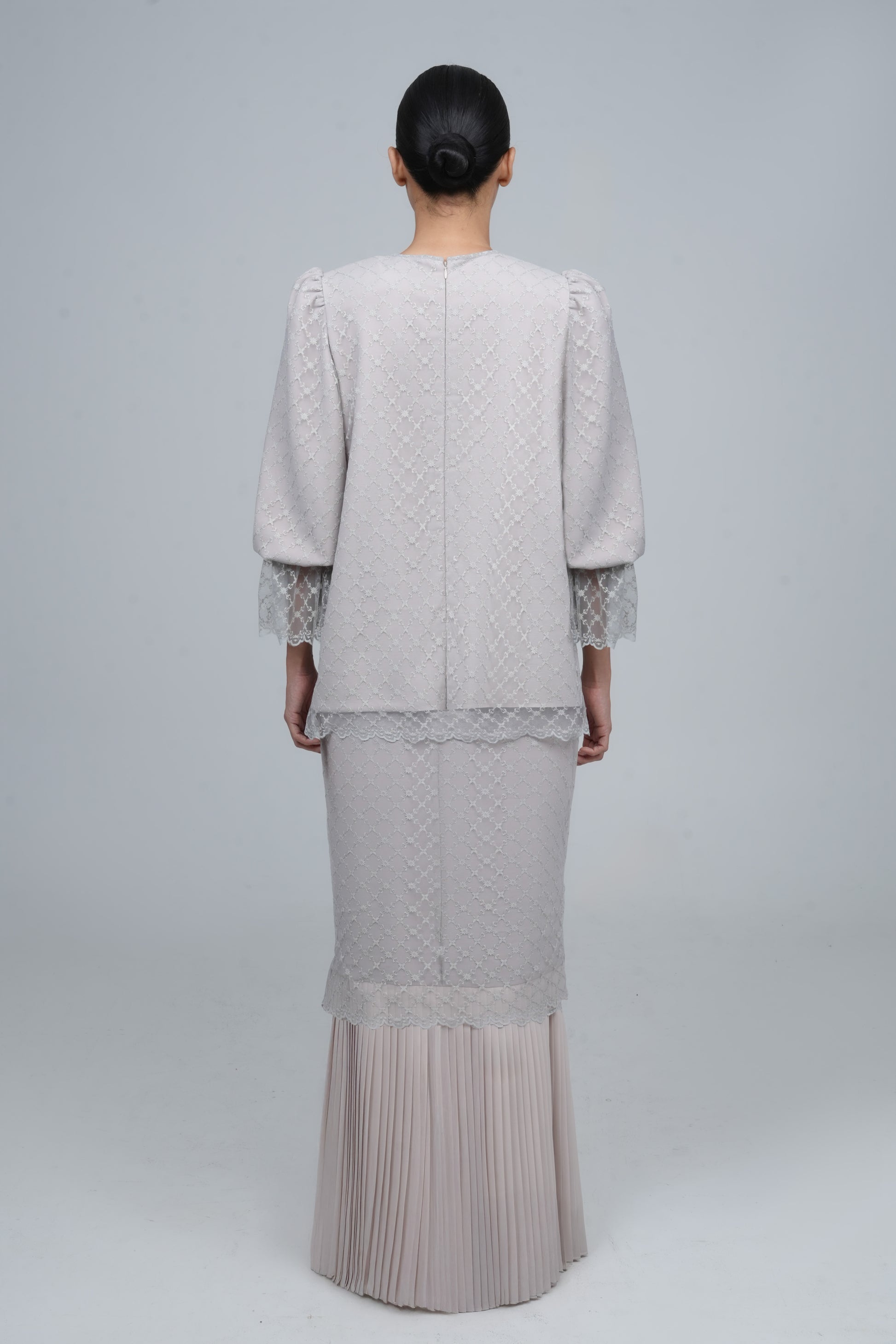 Mirrela in Desert Sage