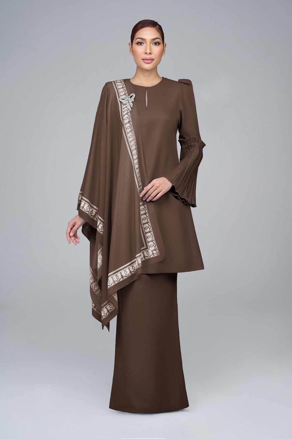 BASIC Pahang Pleated in Dark Brown '25