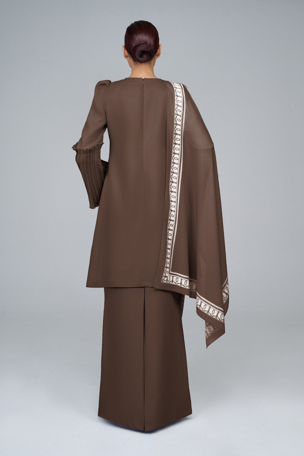 BASIC Pahang Pleated in Dark Brown '25